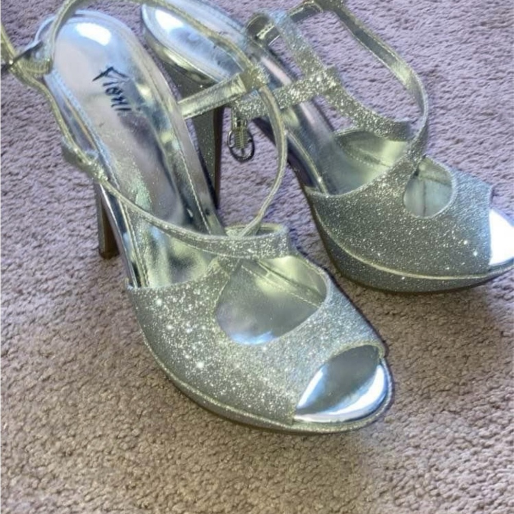 Xhilaration Women's Silver Glitter Heels
